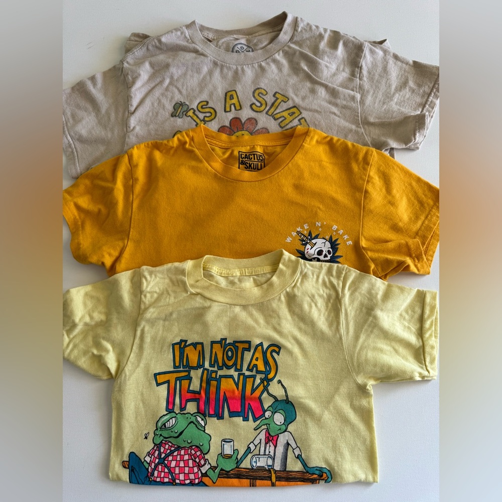 ✨Women’s Graphic Tee Bundle✨